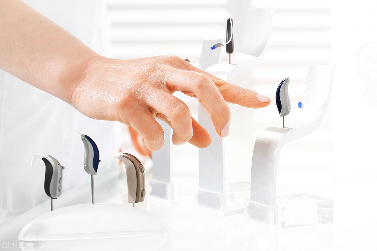 网上的助听器和门店有什么区别,助听器为什么实体店比网上贵十倍