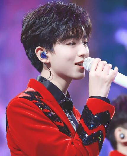 王俊凯打哈欠,王俊凯打哈欠的样子