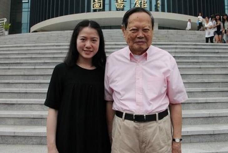 相差54岁的杨振宁和翁帆,杨振宁与翁帆走过14年婚姻