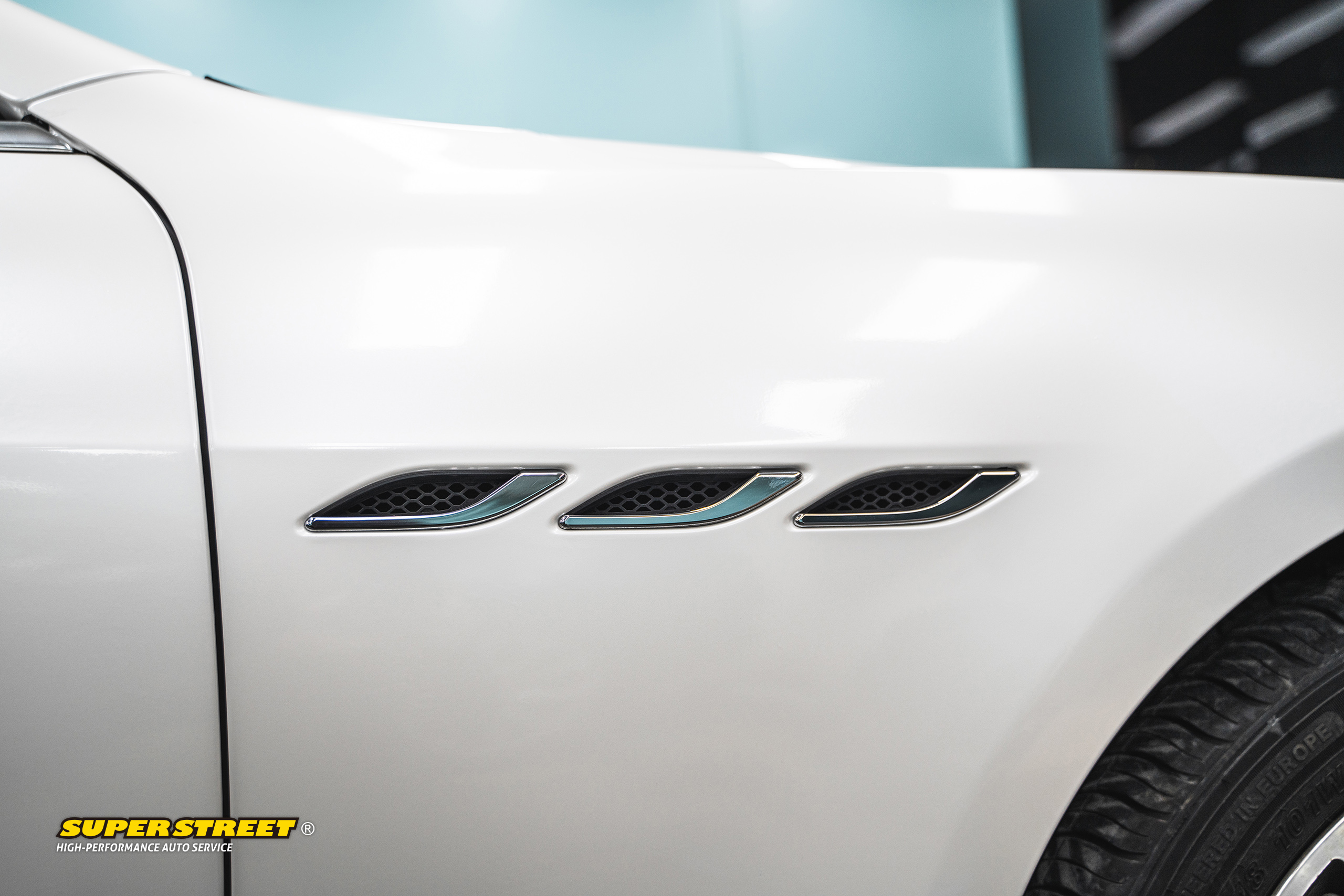 玛莎拉蒂吉博力汽车贴膜改色,superstreet改装