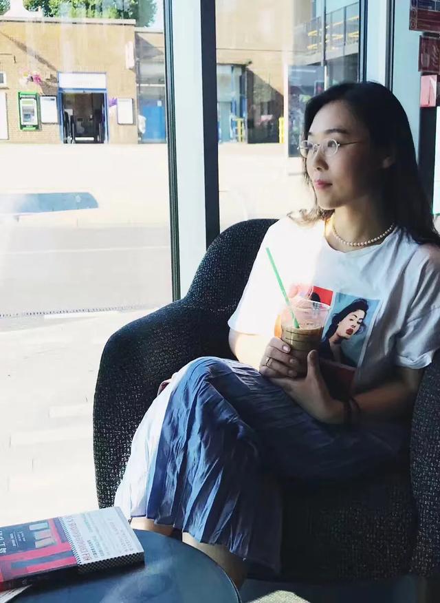 评胭脂茉莉《这独一无二的人间》现实主义在诗中的更新与践行意义