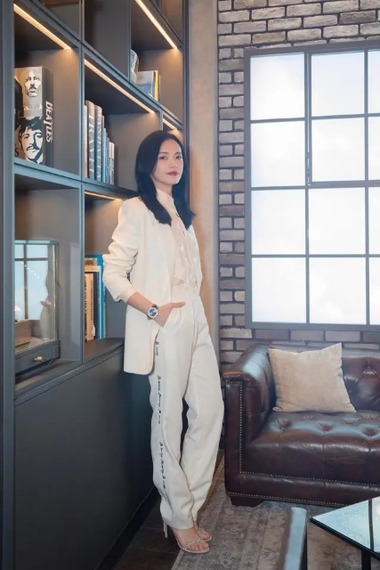 姚晨黑衣霸气,姚晨黑裙气场全开搞笑版