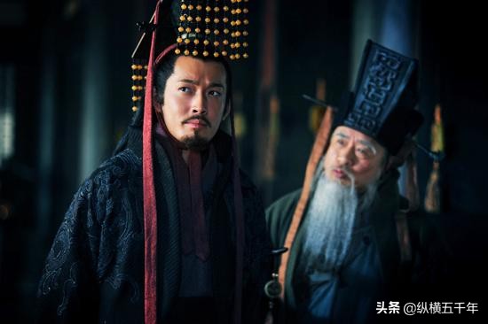 曹丕、刘备先后称帝，孙权为何只称王，迟迟没有当皇帝？