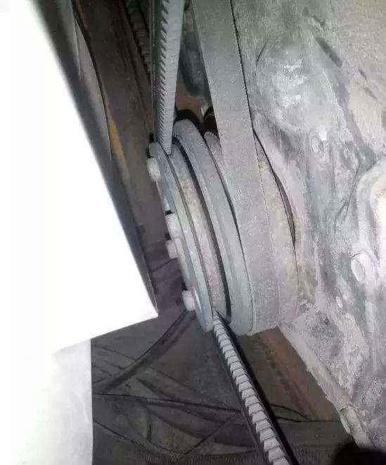 柴油发动机冒白烟启动不了,发动机尾气冒大量白烟加油无力