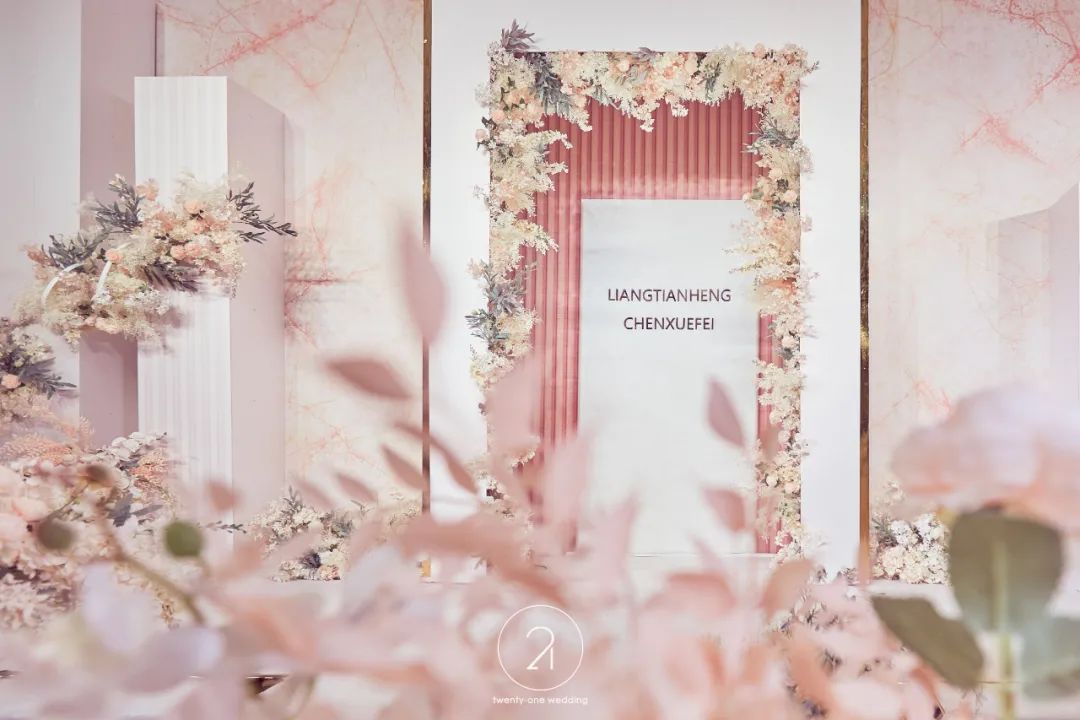 一场花漾甜心香水的婚礼，简约风也能很甜美