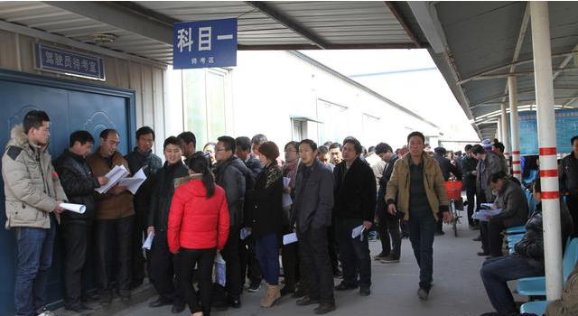 考驾照科目一试题100题，记住这些科一技巧，轻松过关