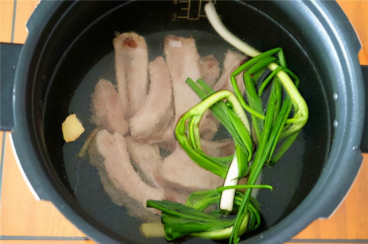 海带汤和排骨一起炖可以吗,海带排骨汤和菜能一起煮吗