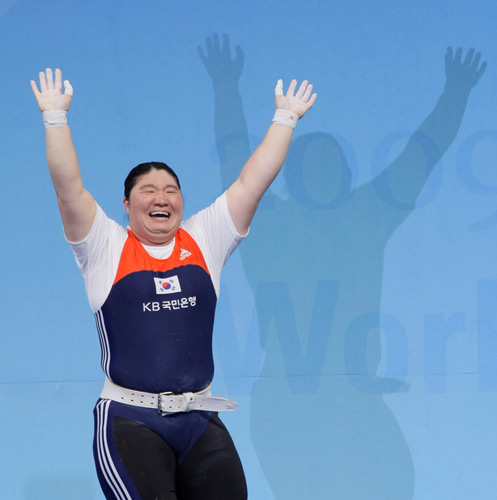 曾在奥运会上拼得耳鼻出血的姑娘再对比里皮所批的没斗志男足