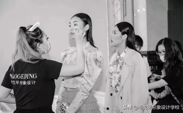 化妆师就业前景和方向容易学嘛,自学化妆就业方向及前景