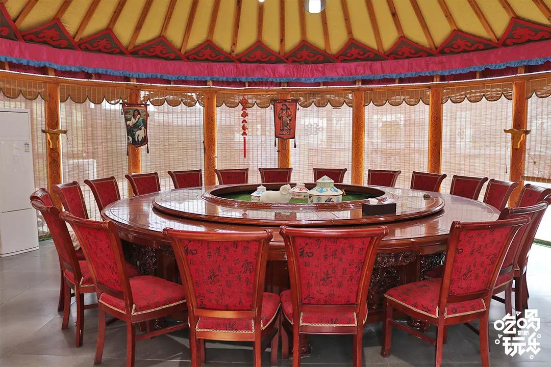 草原蒙古包烤羊腿,蒙古包山庄烤全羊烤羊腿