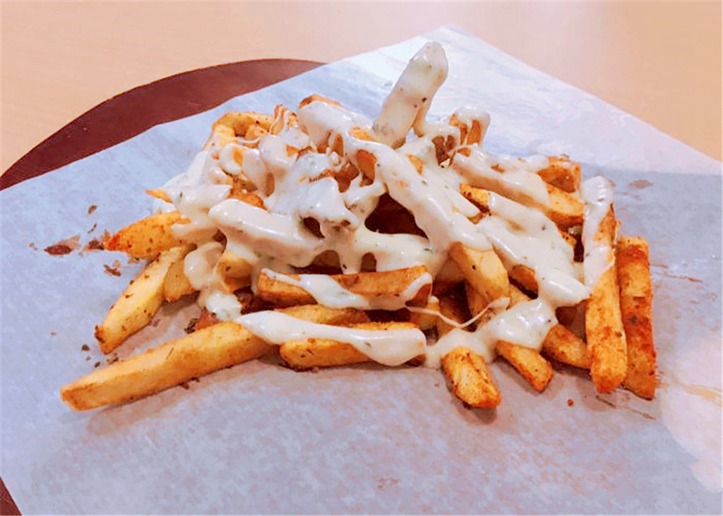 藏在宽窄巷子的居民楼，夫妻俩为混血女儿开的小店，地道又美味