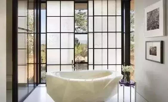 来，我请你洗澡，小编有个“价值10000000的石材浴缸”