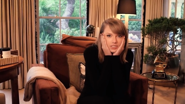 泰勒背小猫,泰勒霉霉经典之作