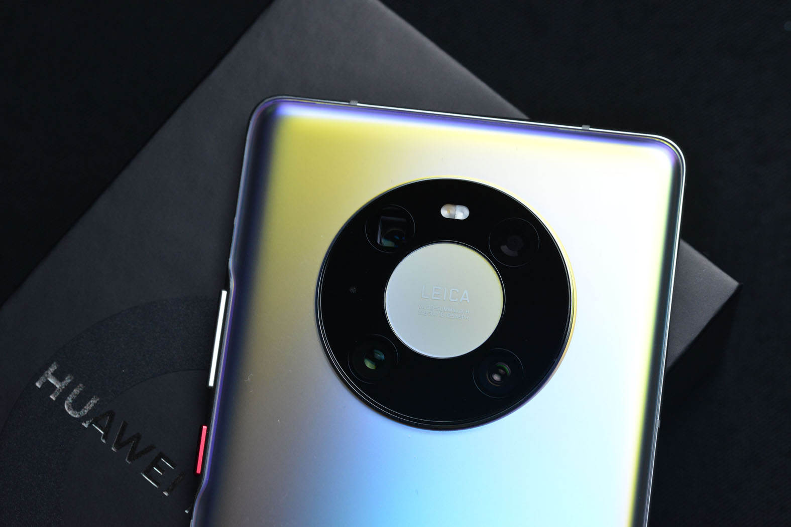 7000块的华为mate40pro,mate40pro蓝猩护甲防摔壳