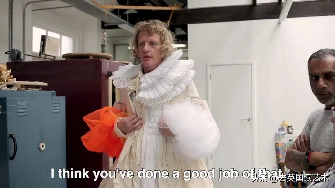 他以一己之力，让UAL的毕业典礼变成“女装大佬”的异装盛会