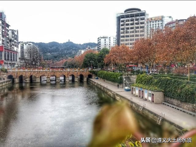 在冬天里看遵义湘江河上的秋色