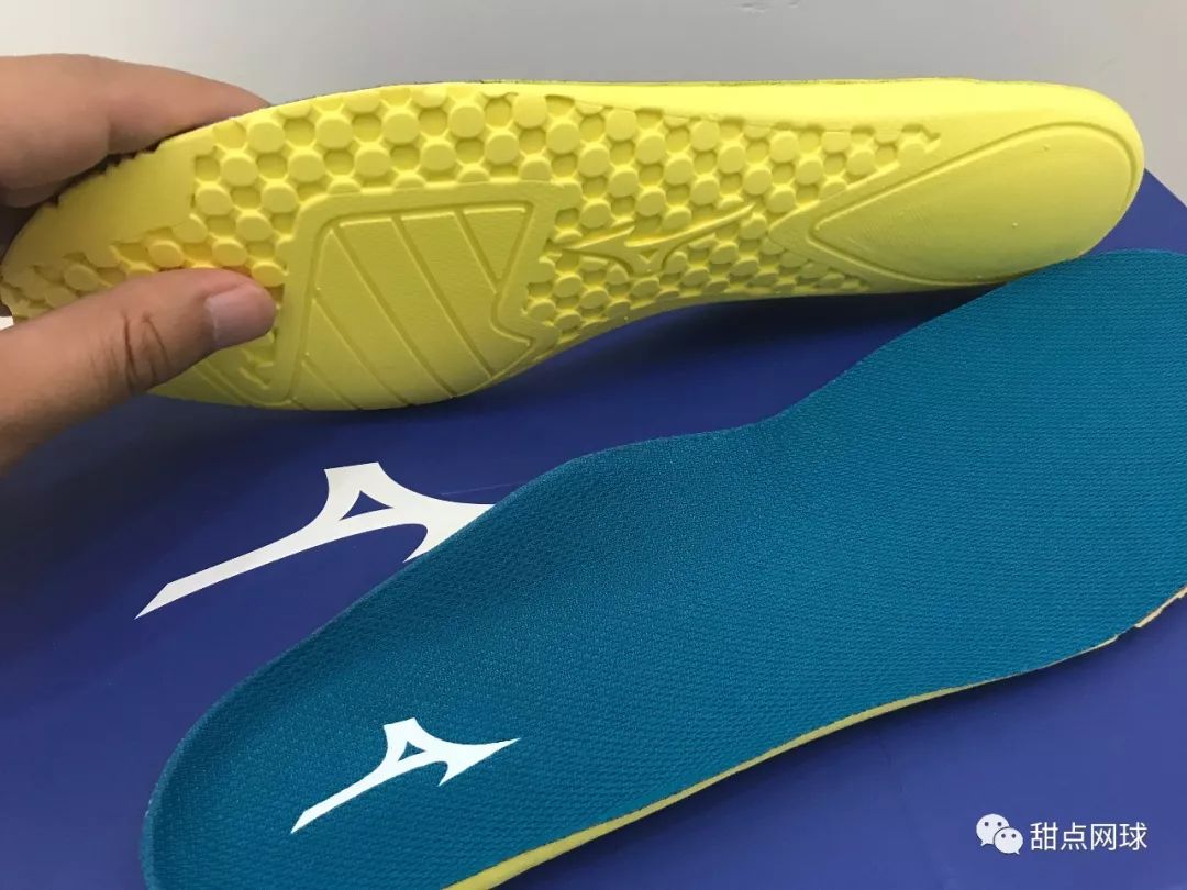 甜点君,美津浓足球鞋wave系列评测