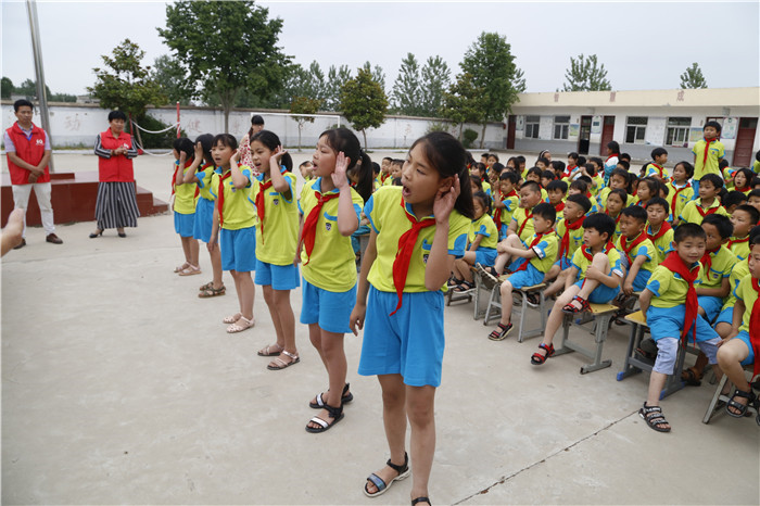 六一儿童节献爱心慰问活动,关爱困境儿童六一慰问暖童心