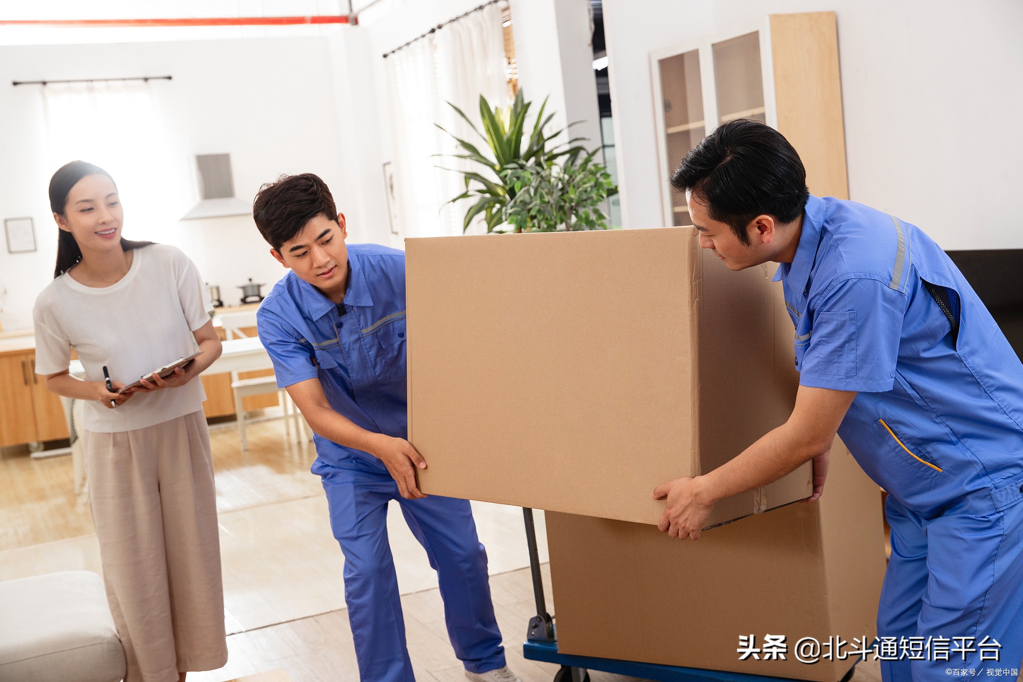 新房乔迁短信请帖怎么写,2024年1月1日乔迁新居请柬怎么写