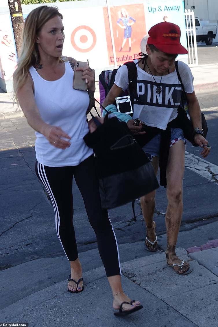 美艳名模沦为脏臭流浪汉,名模沦为流浪汉