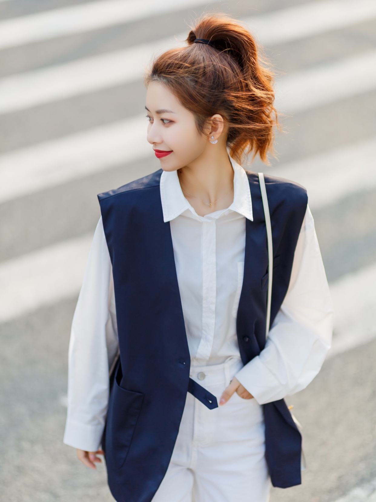 拍照好看的手部姿势,手部拍照100种姿势