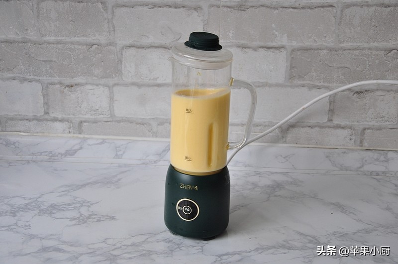 牛奶果汁饮品最简单的做法,天冷喝个鲜果茶