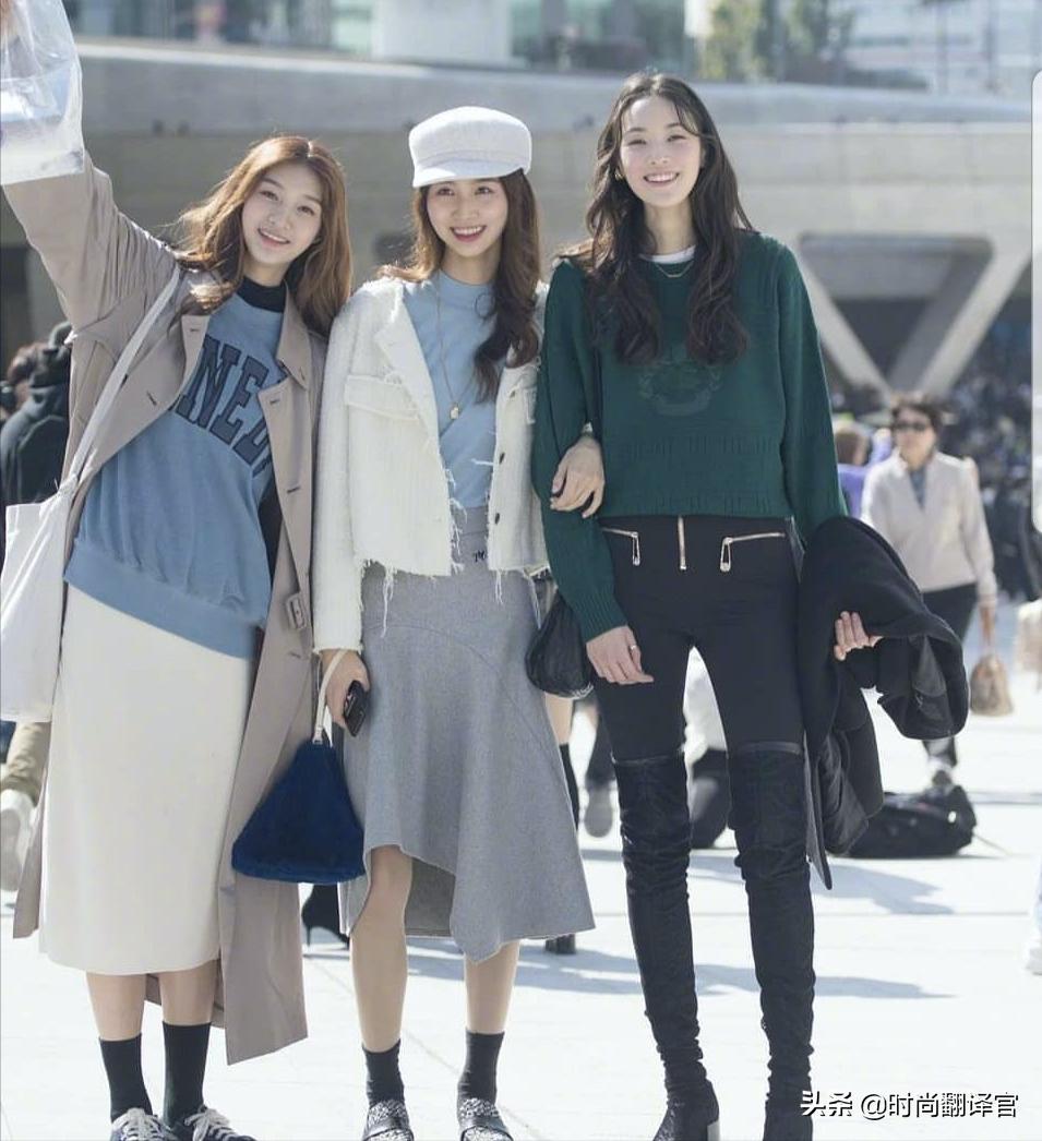 韩国女生街拍穿衣打扮,韩国美女穿个性衣服走秀