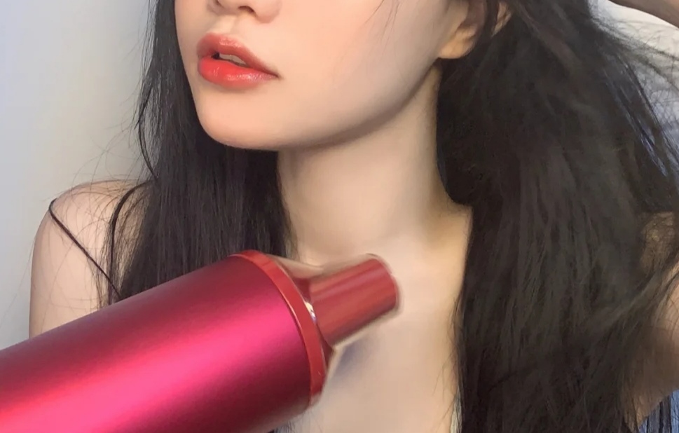 头发防静电的处理小妙招,冬天头发老是有静电怎样避免静电