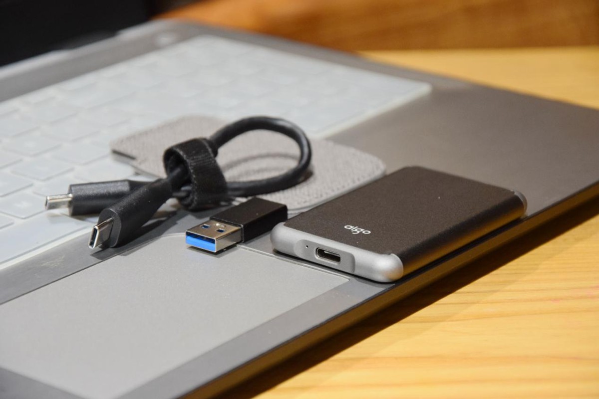 薄如iPhone7小似火柴盒,大容量高速传输不掉速,爱国者S7Pro体验