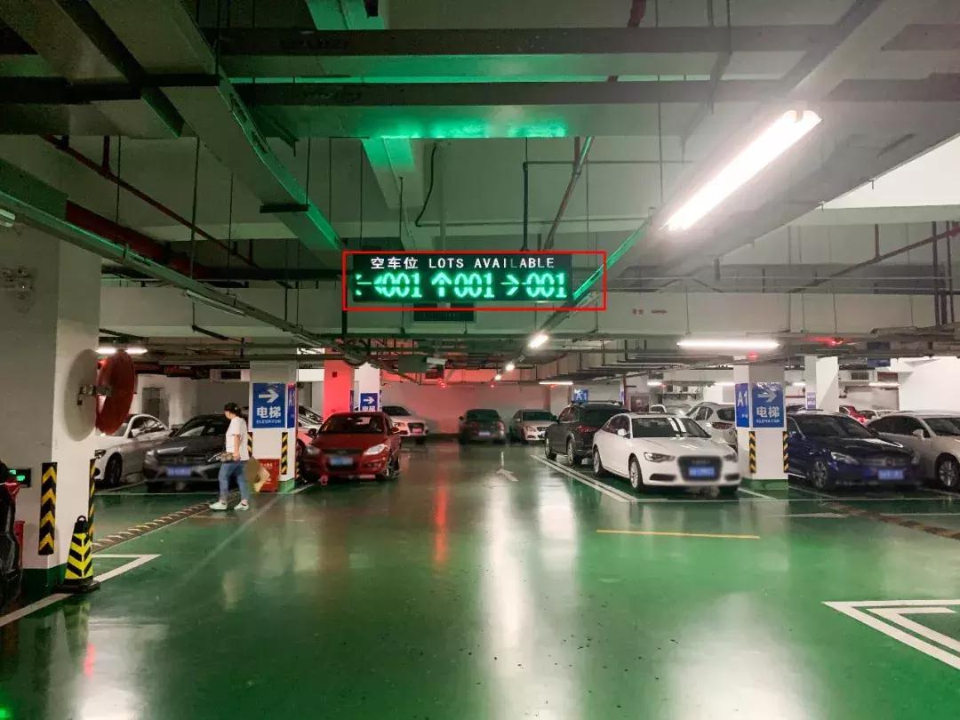 在南京月薪1W，我却停不起车