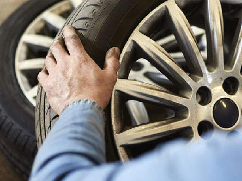 马自达轮胎爆了怎么换轮胎,轮胎严重爆胎怎么更换