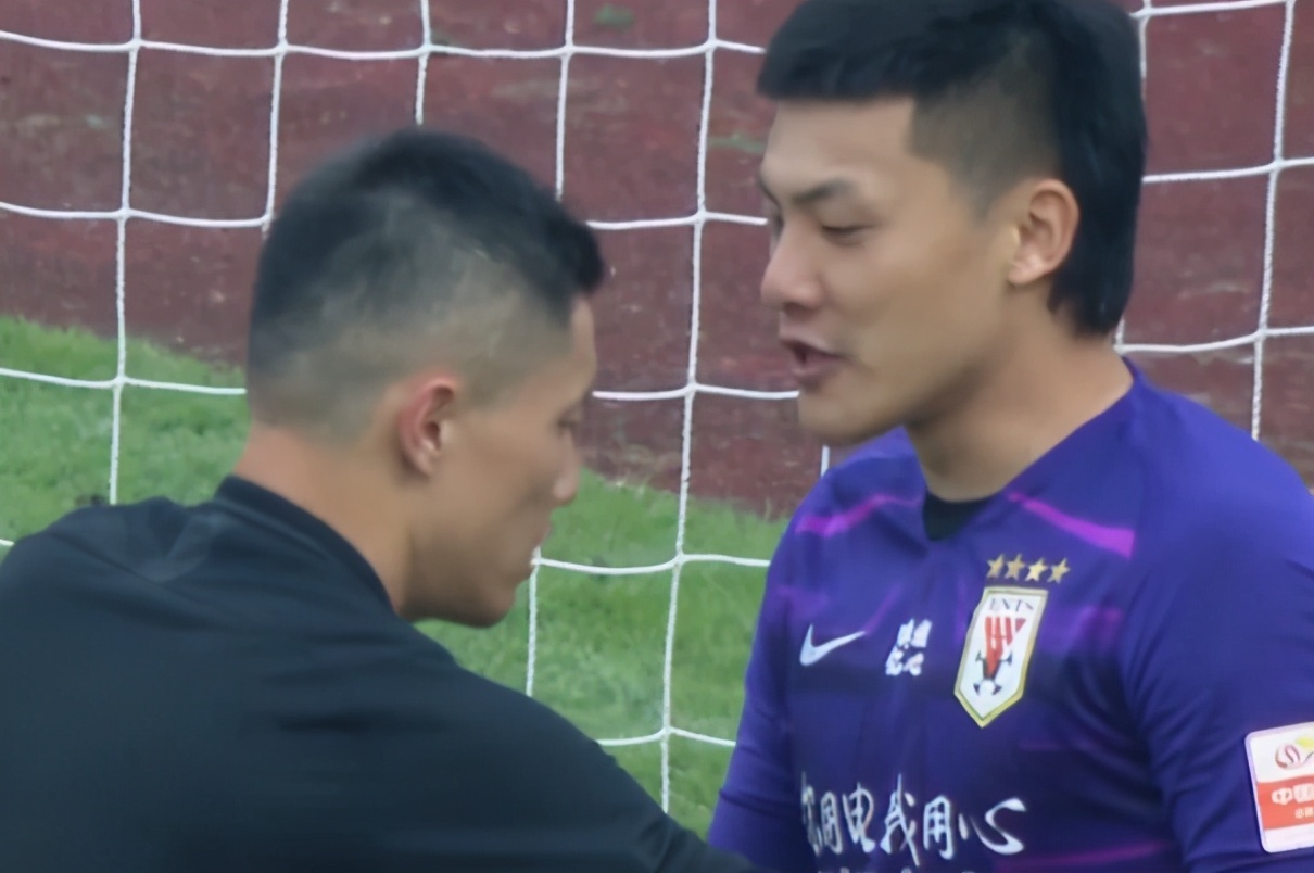 鲁能球员怒怼球迷视频,鲁能全队炮轰判罚