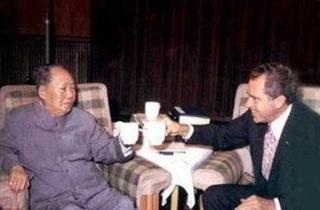 周总理说，毛主席送了尼克松“半壁江山”，指的是什么