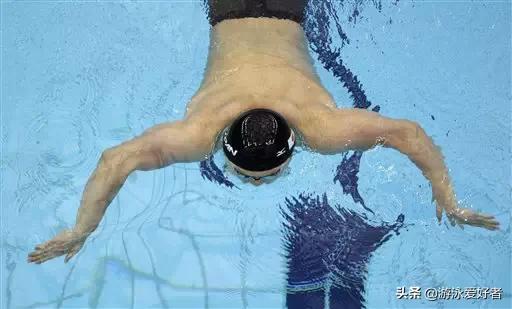 游完泳喝酒腰疼,游完泳腰疼和手臂疼是怎么回事