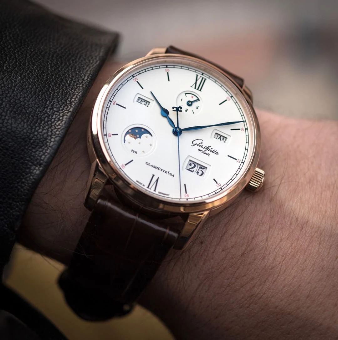 什么时候手表最值得购买,三款20到30万的万年历腕表推荐