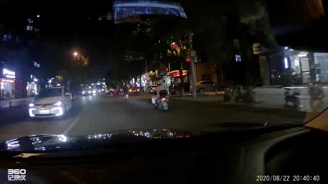 双录流媒体记录仪,流媒体行车记录仪对电瓶有伤害吗