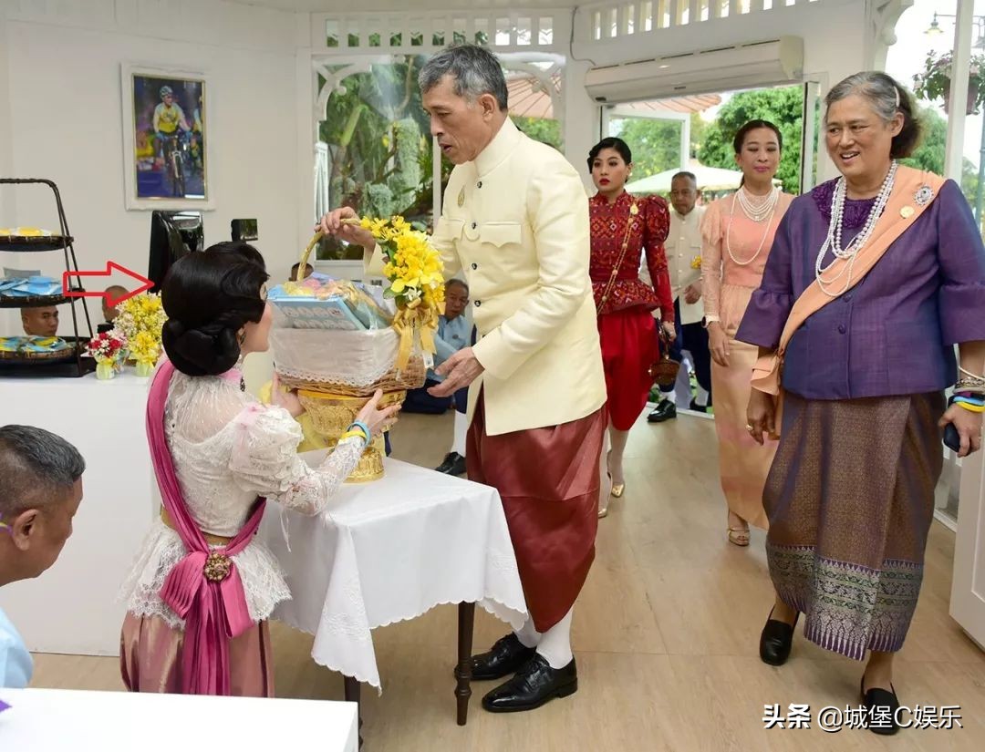 苏提达泰国王后,苏提达王后出现