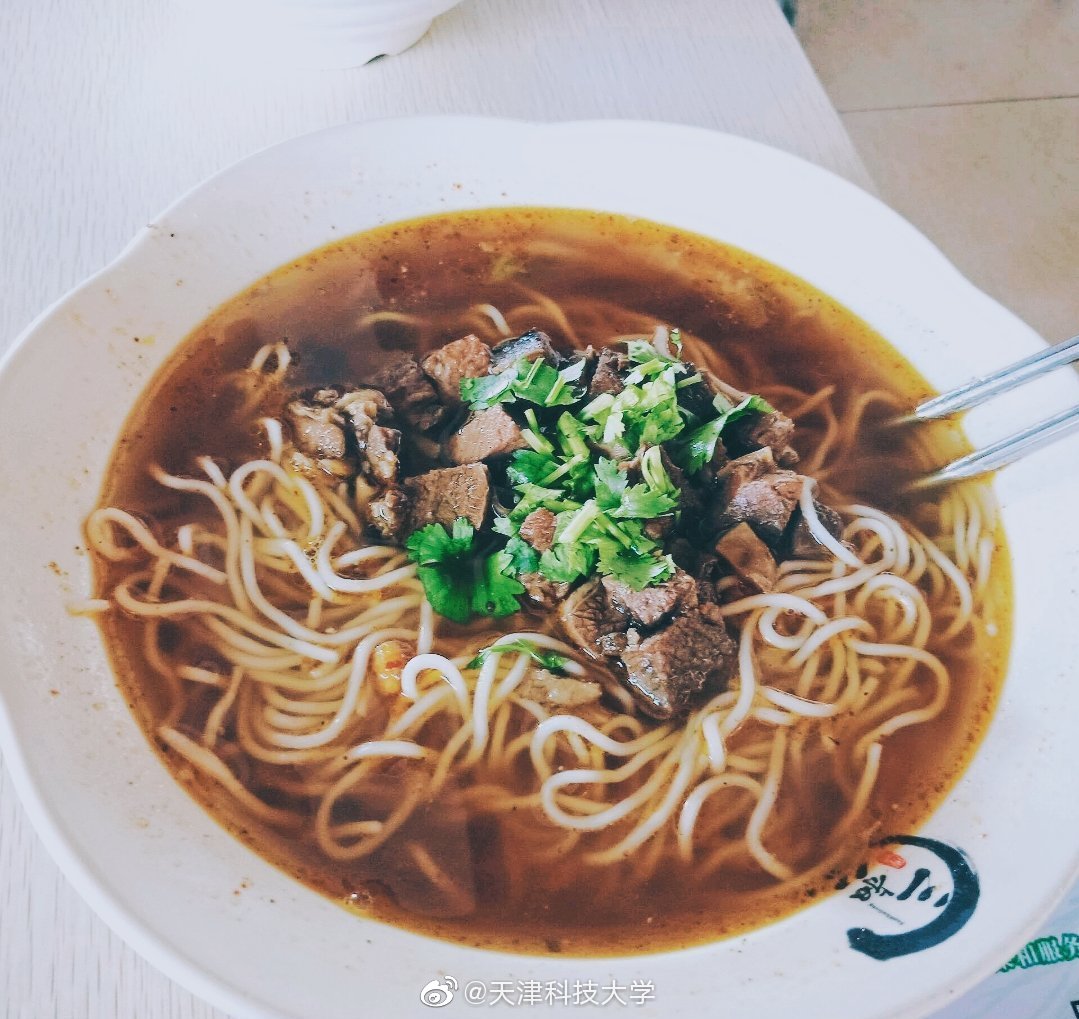 天津最馫大学食堂:晚上吃啥?给你安排的明明白白