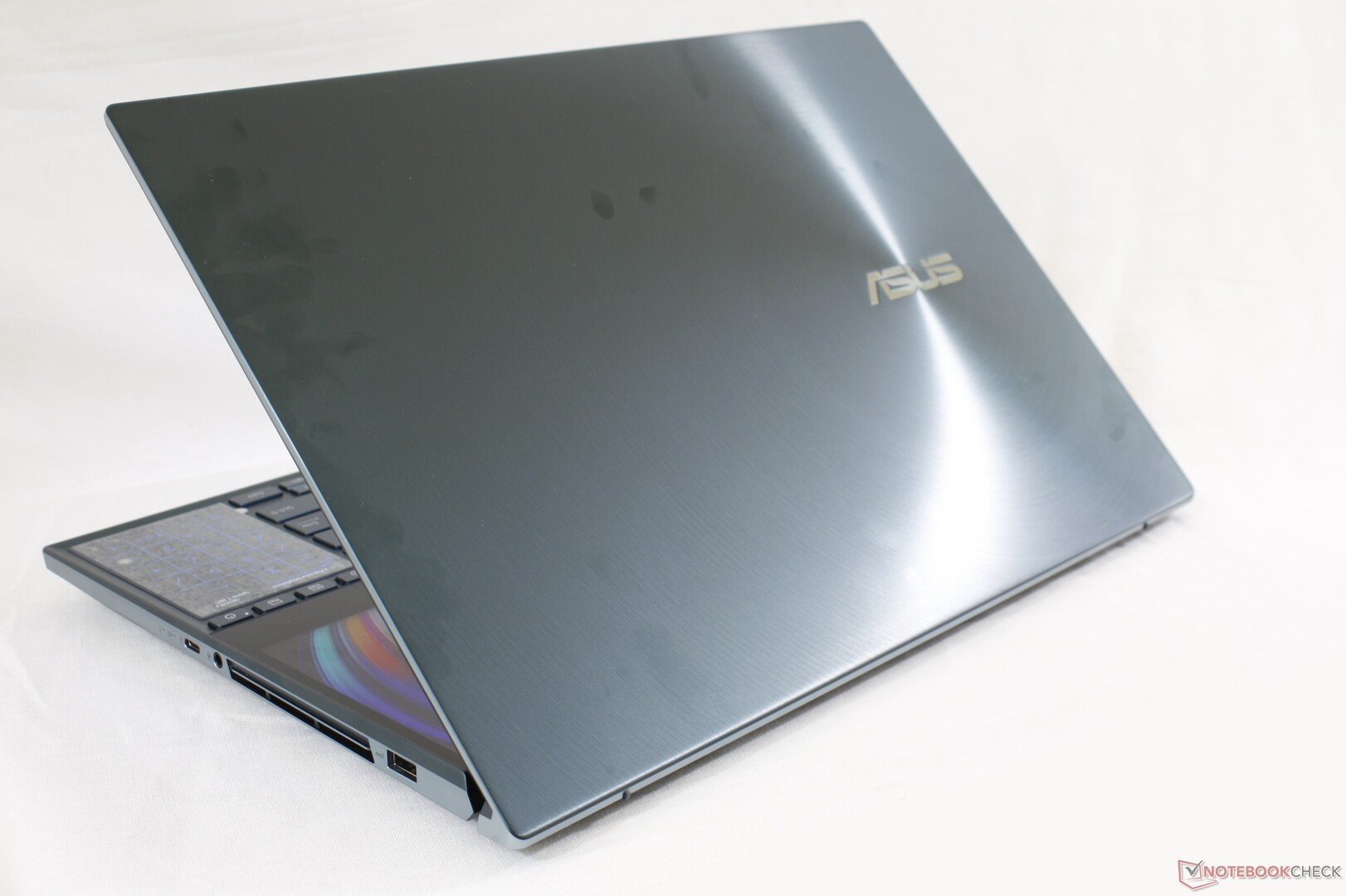 华硕ZenBookProDuoUX581笔记本测评——打了激素的Zenbook