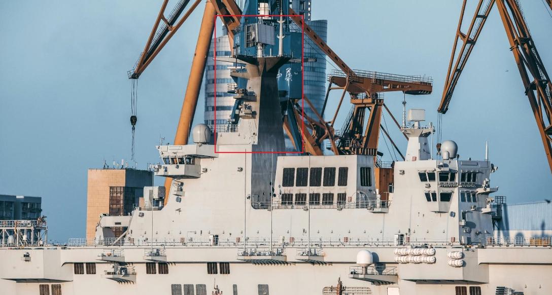 两栖攻击舰被烧的视频,中国两栖攻击舰航行