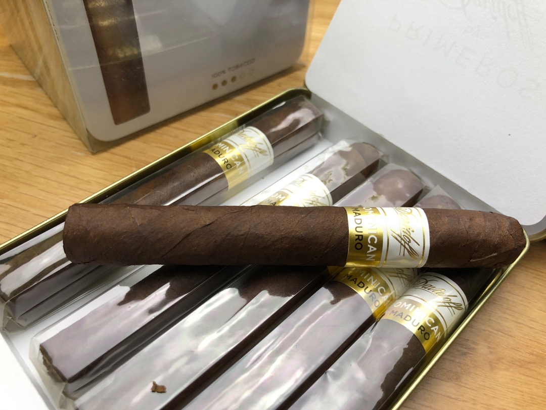 新年将至，别买光买瓜子了！来几盒25根的雪茄，你家备齐了吗