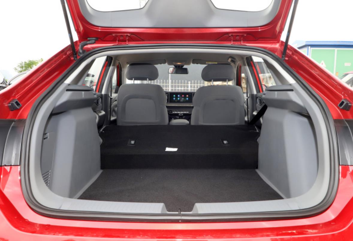 同重量的轿车和suv哪个省油,15万买强实力家用车买这4款准没错