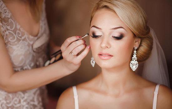 晚会主持人妆容发型教程,年会喜庆主持妆容教程