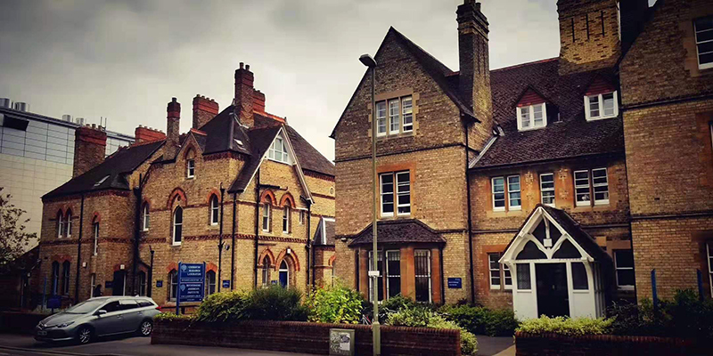 留学新南威尔士大学到底值不值,留学昆士兰大学的优劣