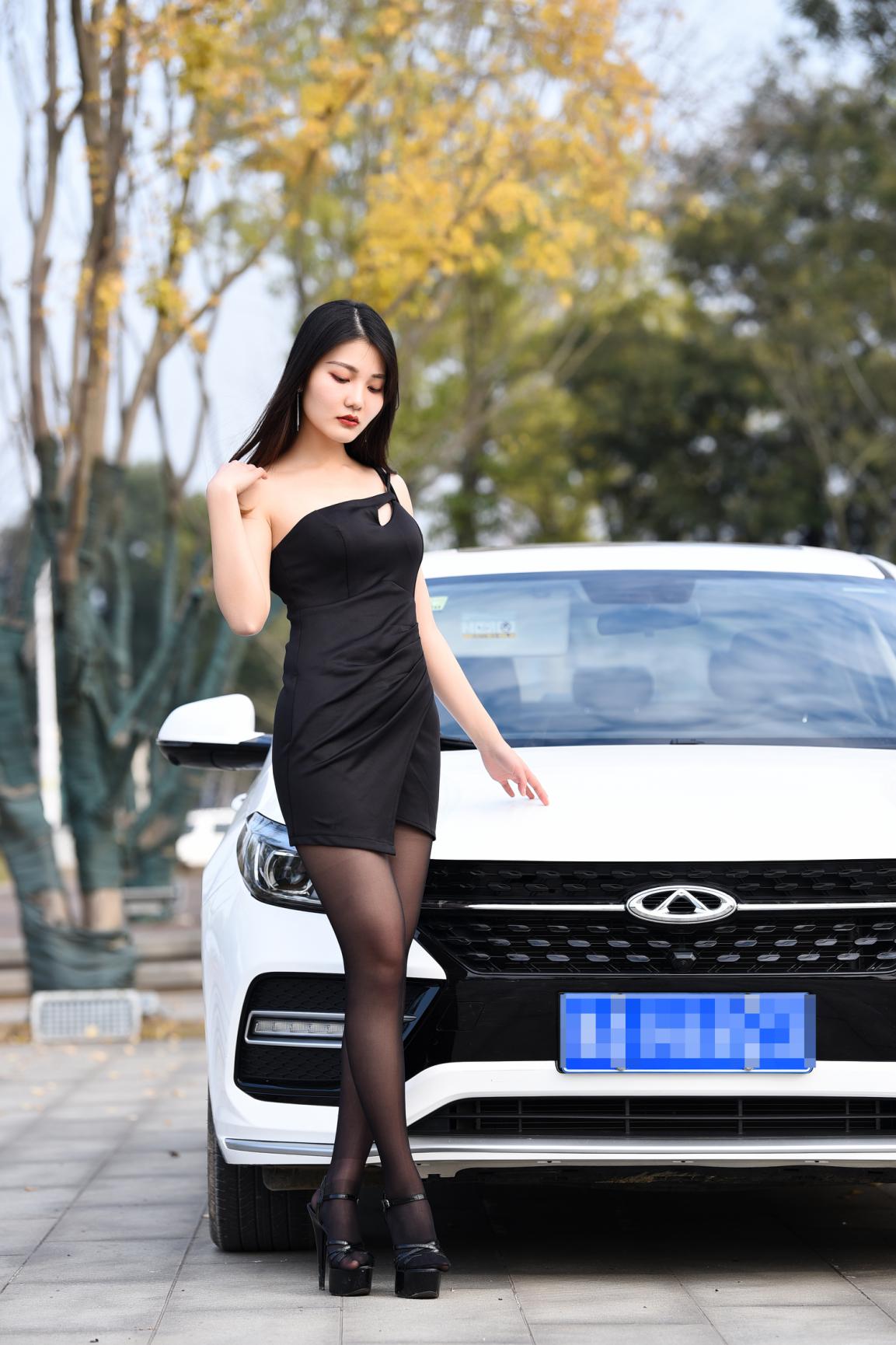 性感女神来袭，看小艾如何低档黑丝长腿的极致诱惑