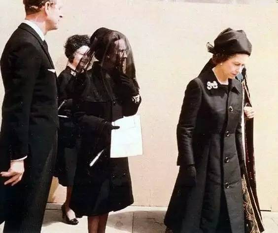 英国历史上最禁断的爱恋：国王退位，只为与她成婚