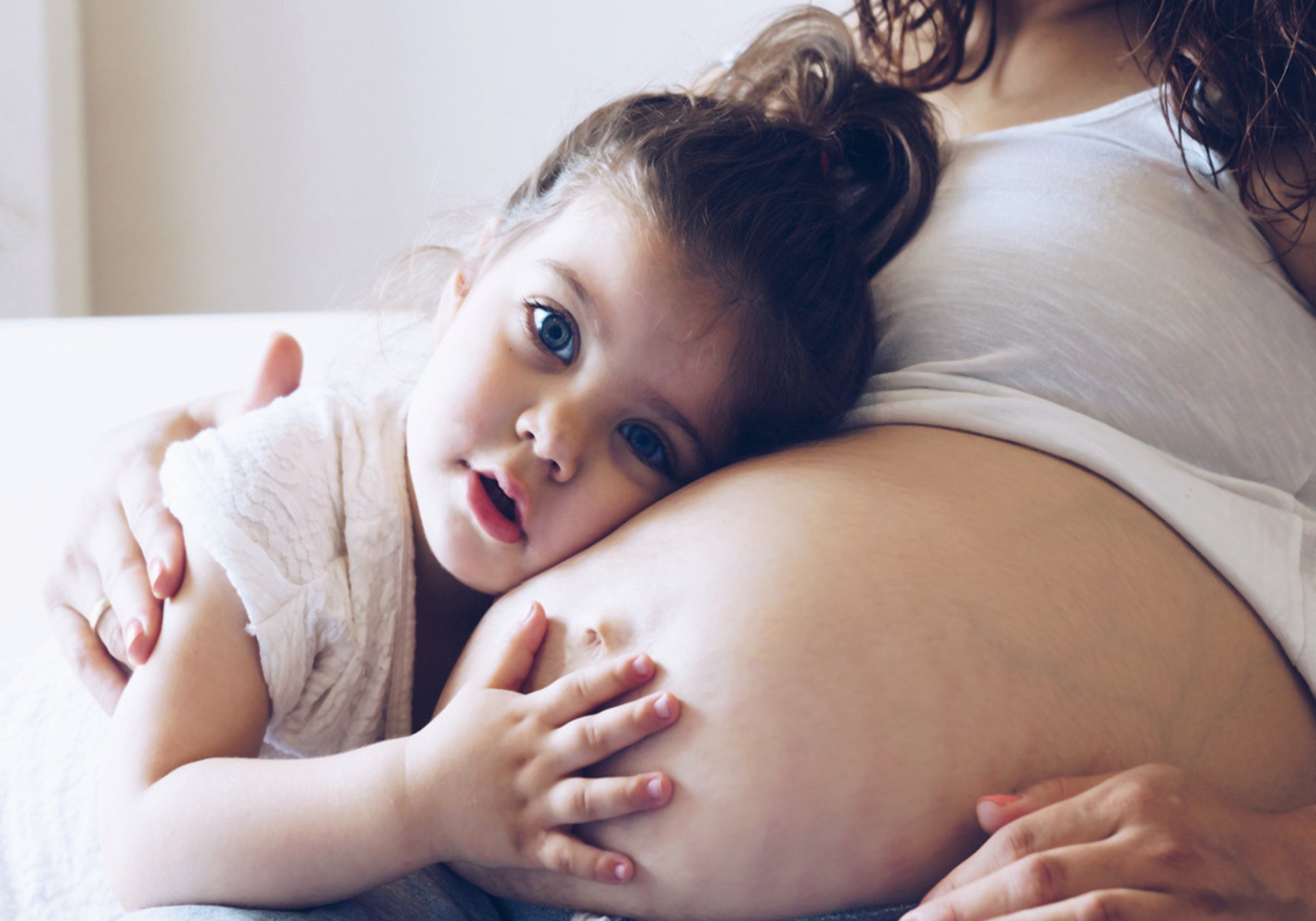 顺产一年后又怀孕怎么办,顺产后一个月不小心怀孕了怎么办