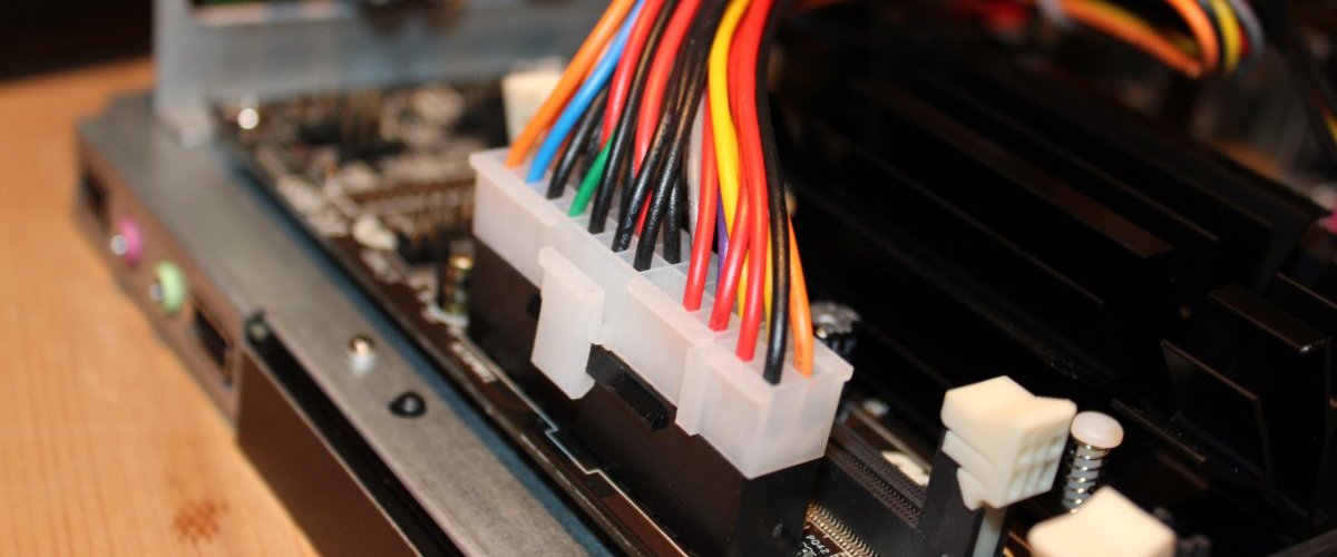 电源是如何提供电力给主板的，又是如何切断的？