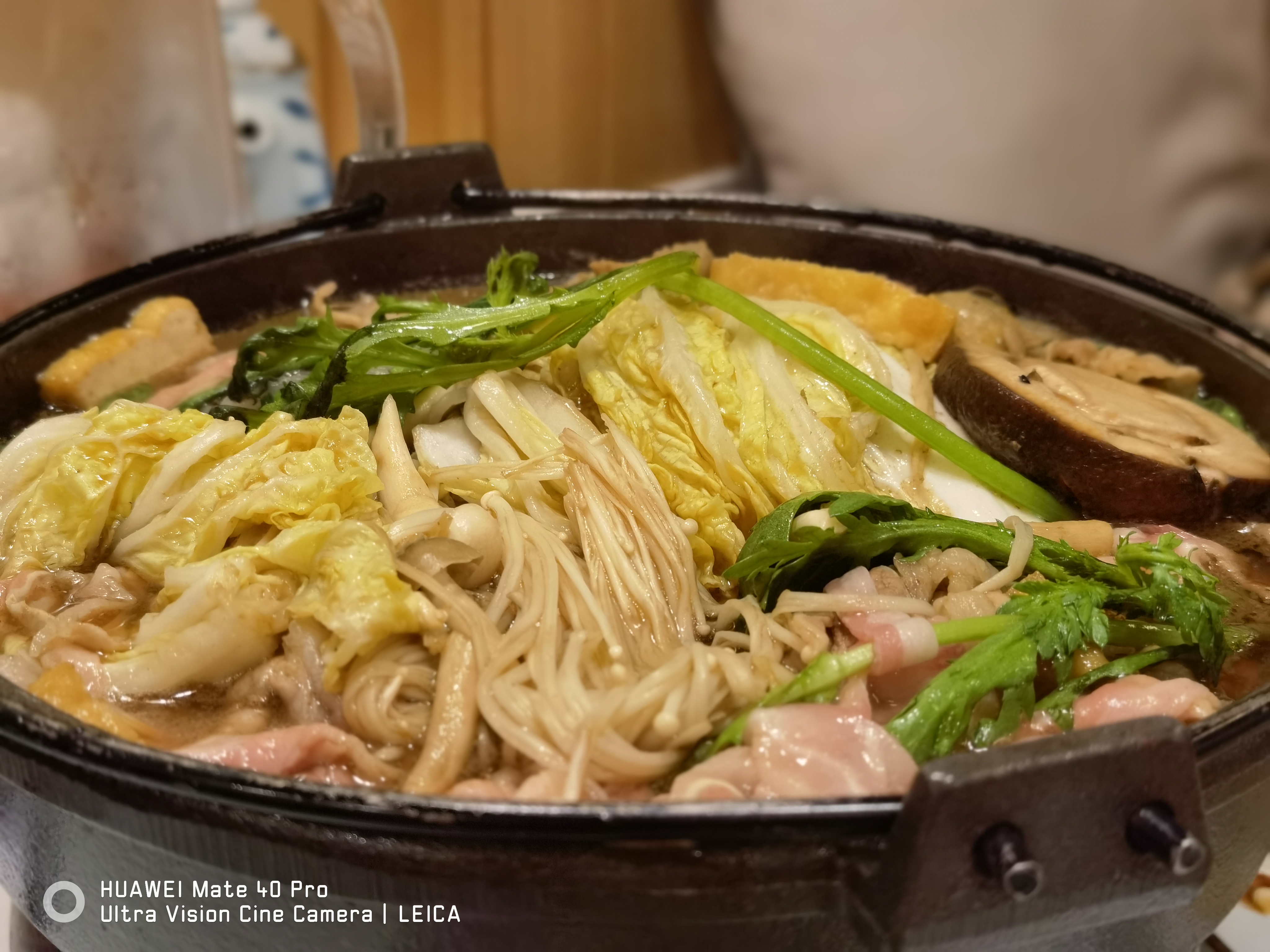 一起感受下华为mate40pro的压迫感,华为mate40pro秋日胡杨为什么贵