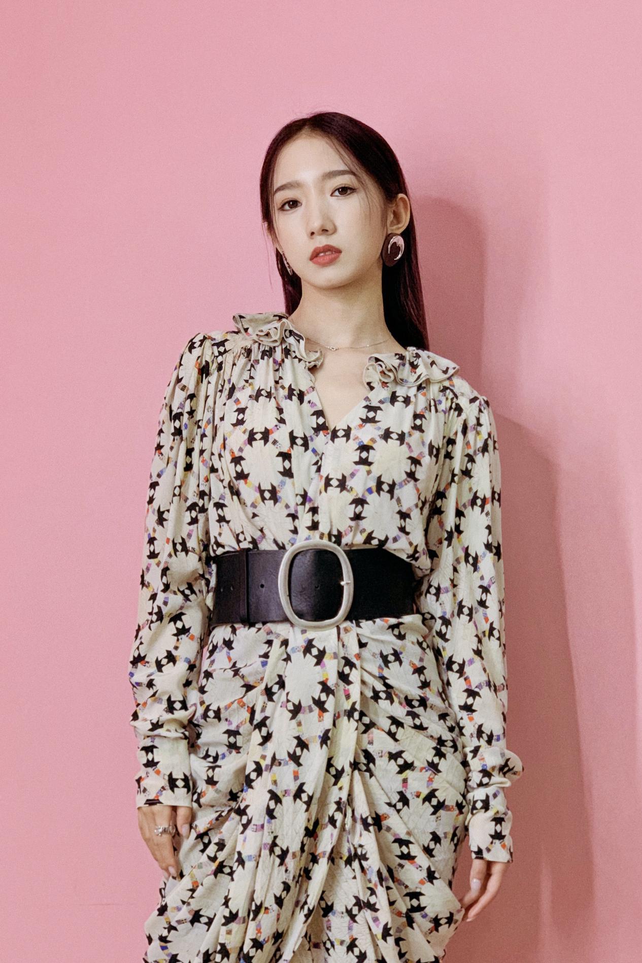 适合腰粗肚大穿衣搭配,腰粗肚子大怎么穿搭显瘦